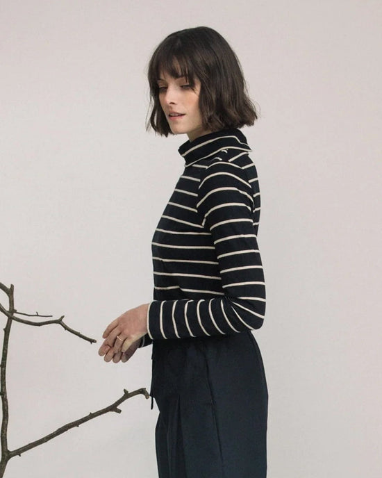 Beaumont Organic Pine-Sue Organic Cttn Stripe Jersey Top in Black and Sand 