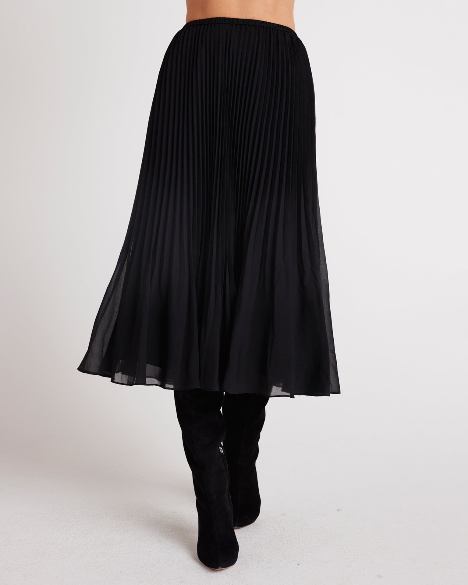 Sunburst Pleated Midi Skirt in Black