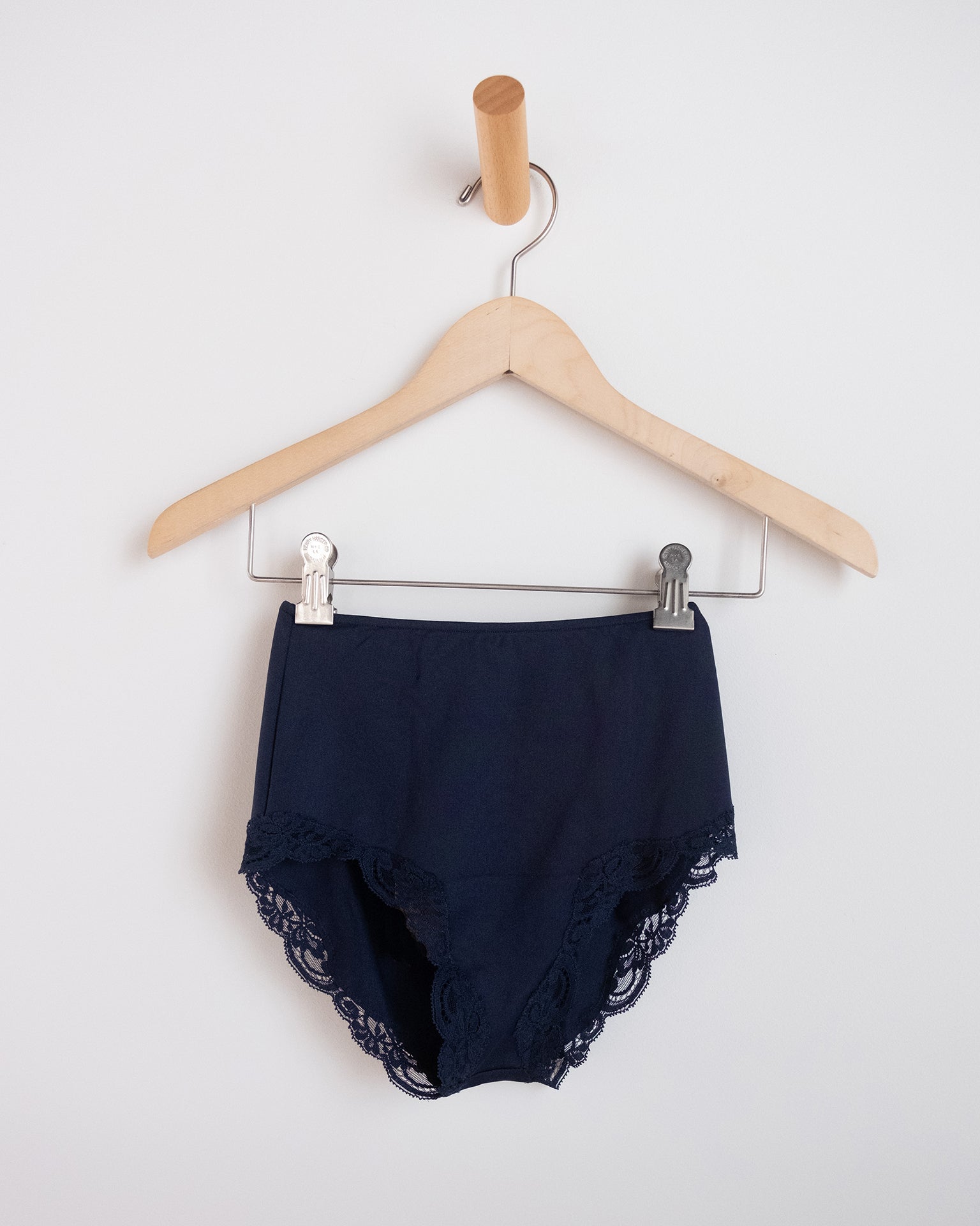 Del w/ Lace High Cut Brief in Navy