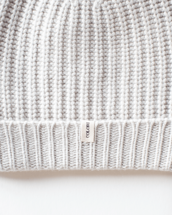 COLORI Ribbed Beanie in Stucco 