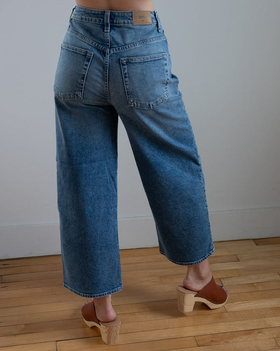 Edwin Denim Melly Crop in Sullivan