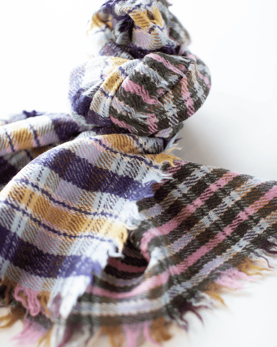 Épice Accessories Pink Check Blanket Scarf in Pink