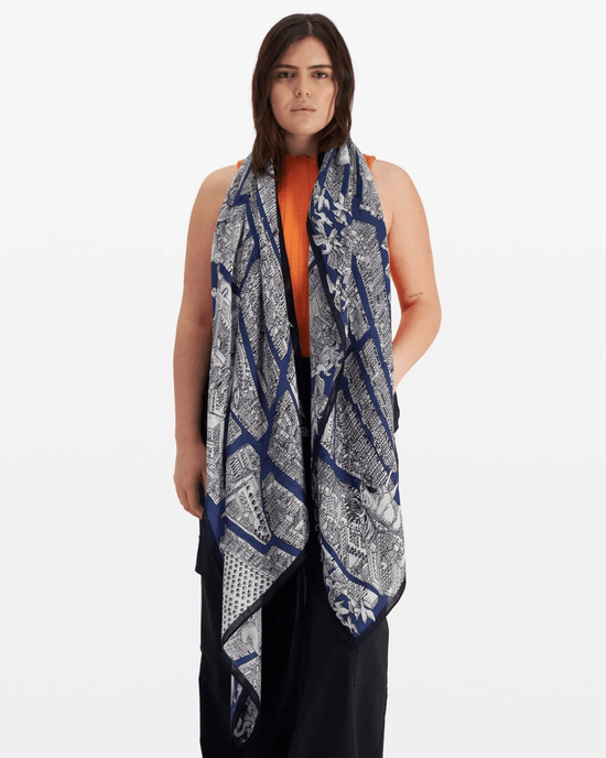 Inoui Editions Scarf / Etole 100 Turgot in Dark Blue 