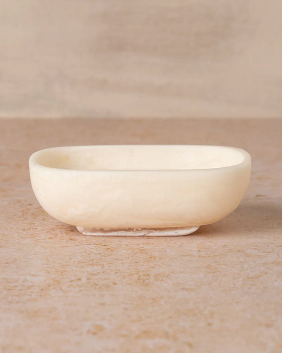 Saarde Flow Resin Soap Dish in Marshmallow 