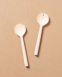 Saarde Flow Salad Servers in Marshmallow 