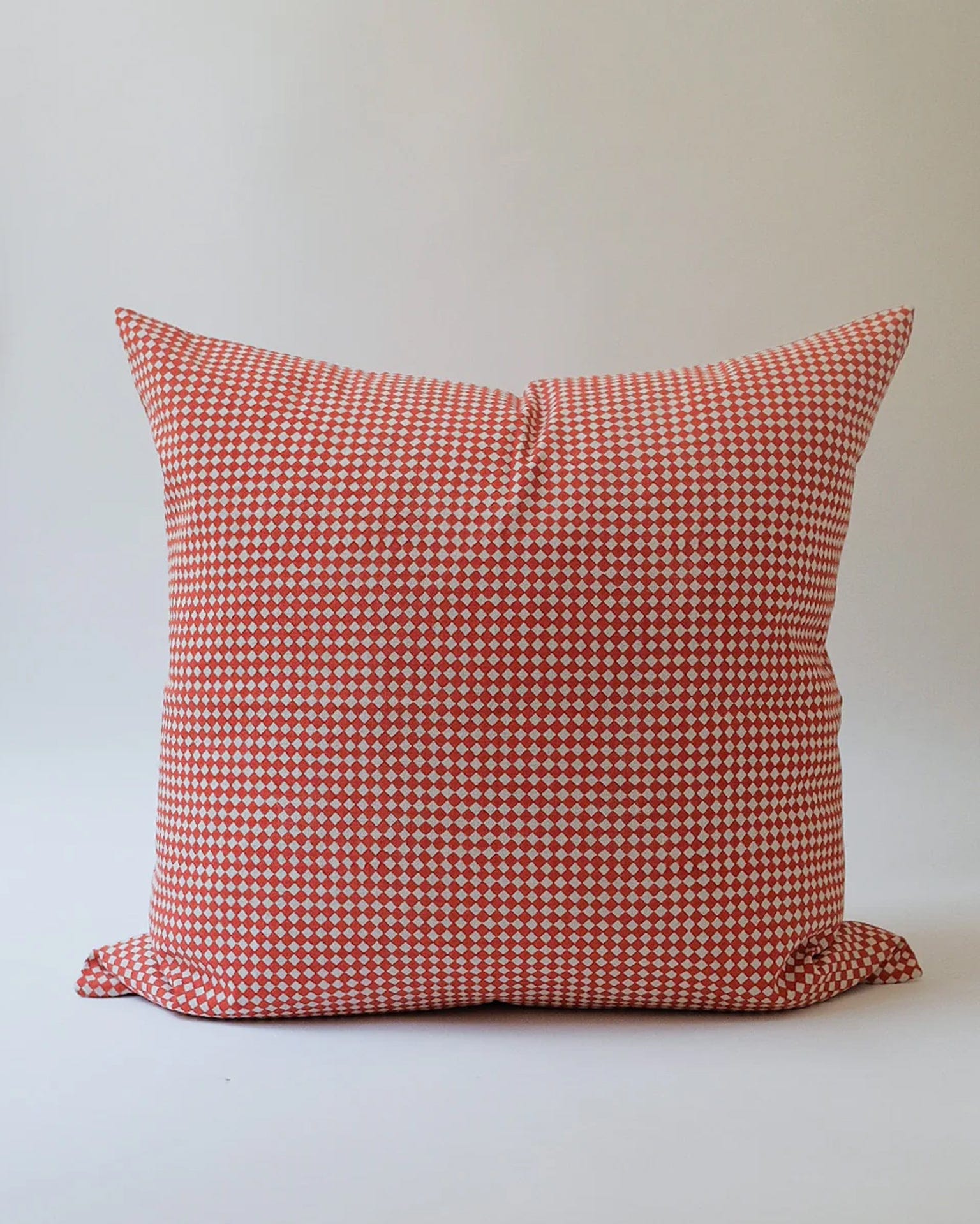 Rekha Linen Pillow - 22 x 22 in Rojo