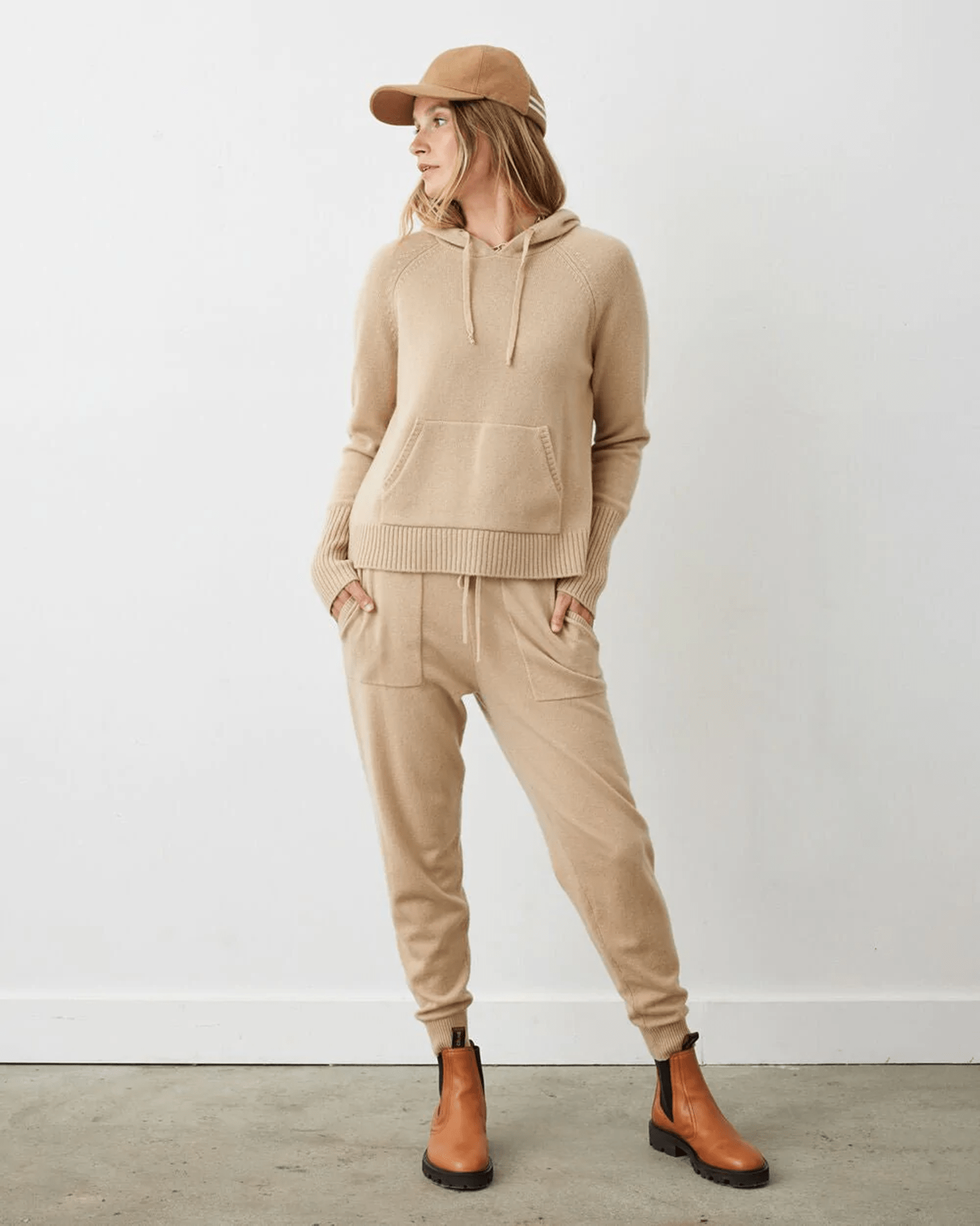 https://www.blissboutiques.com/cdn/shop/products/bliss-bouqitues-not-monday-brooklyn-cashmere-sweatpants-in-camel-30115552559201.png?v=1666683251