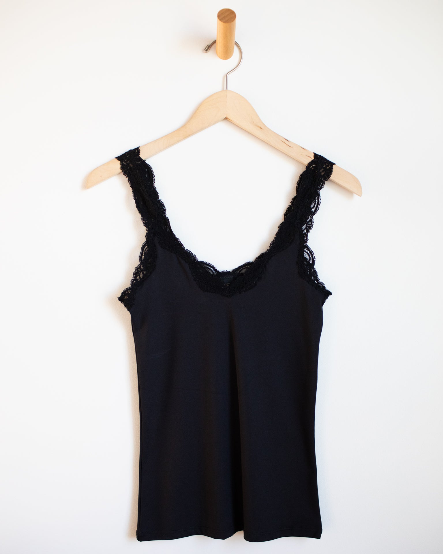 Del w/ Lace Deep V Tank in Black