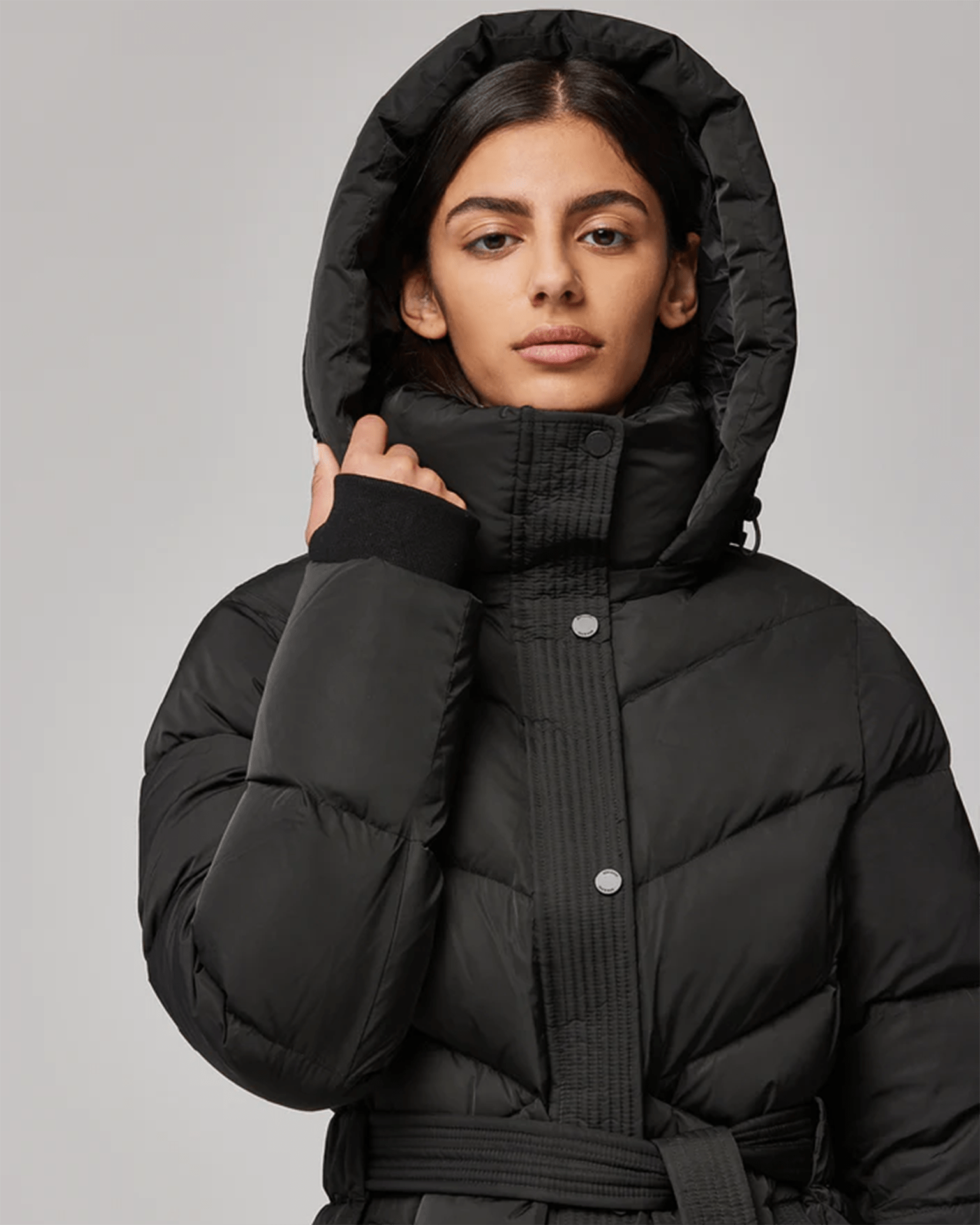 https://www.blissboutiques.com/cdn/shop/products/bliss-bouqitues-soia-kyo-bryanna-semi-fitted-knee-length-puffer-in-black-30382437007457.png?v=1674457082