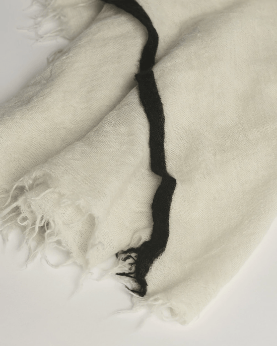 Grisal Rosa Cashmere Scarf in Milk X Black 